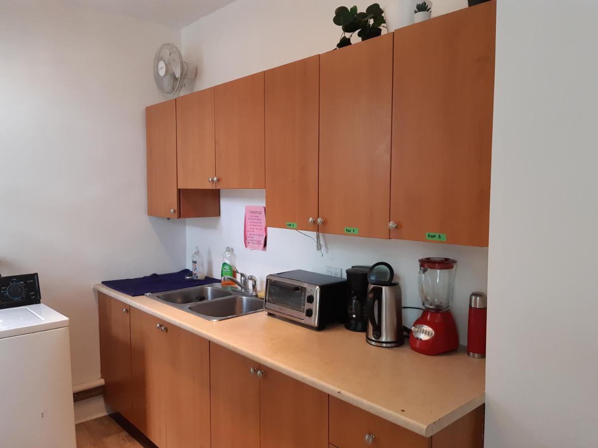 Homestay Tv + Netflix / High Speed Internet / C