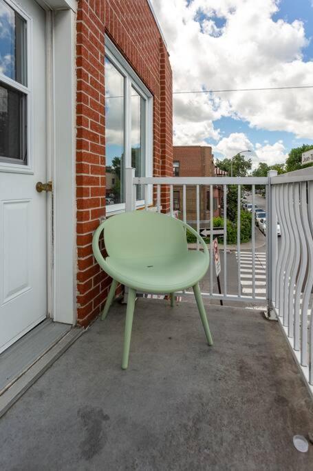 Apartment Lovely Unit With Balcony~ Autoroute 40