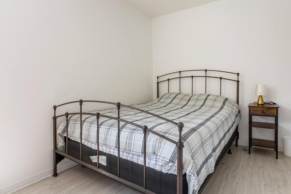 Apartment Lovely Unit With Balcony~ Autoroute 40 *