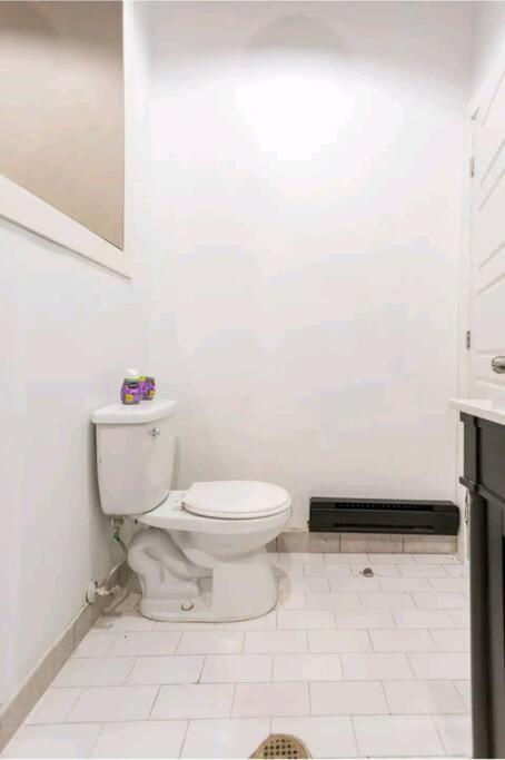 No2 Plaza St-hubert Metro Jean-talon Jarry Parc *