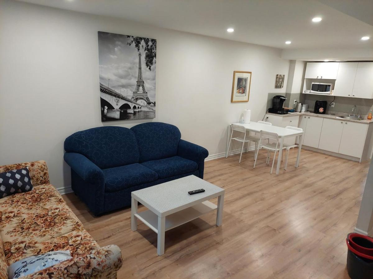 Apartment Spacious Basement One Bedroom Apartment, Wifi.