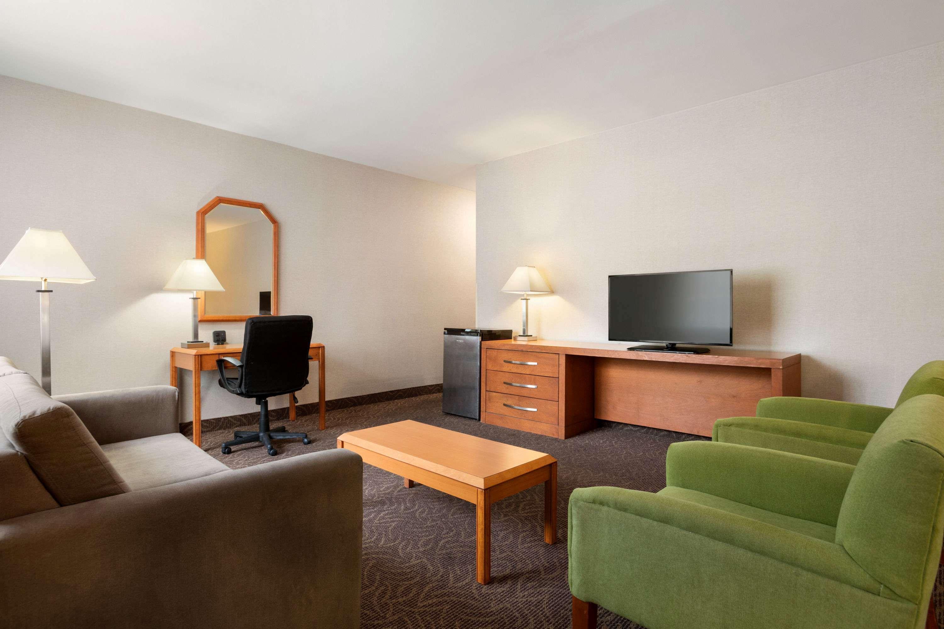 Ramada Plaza By Wyndham Hotel 3*