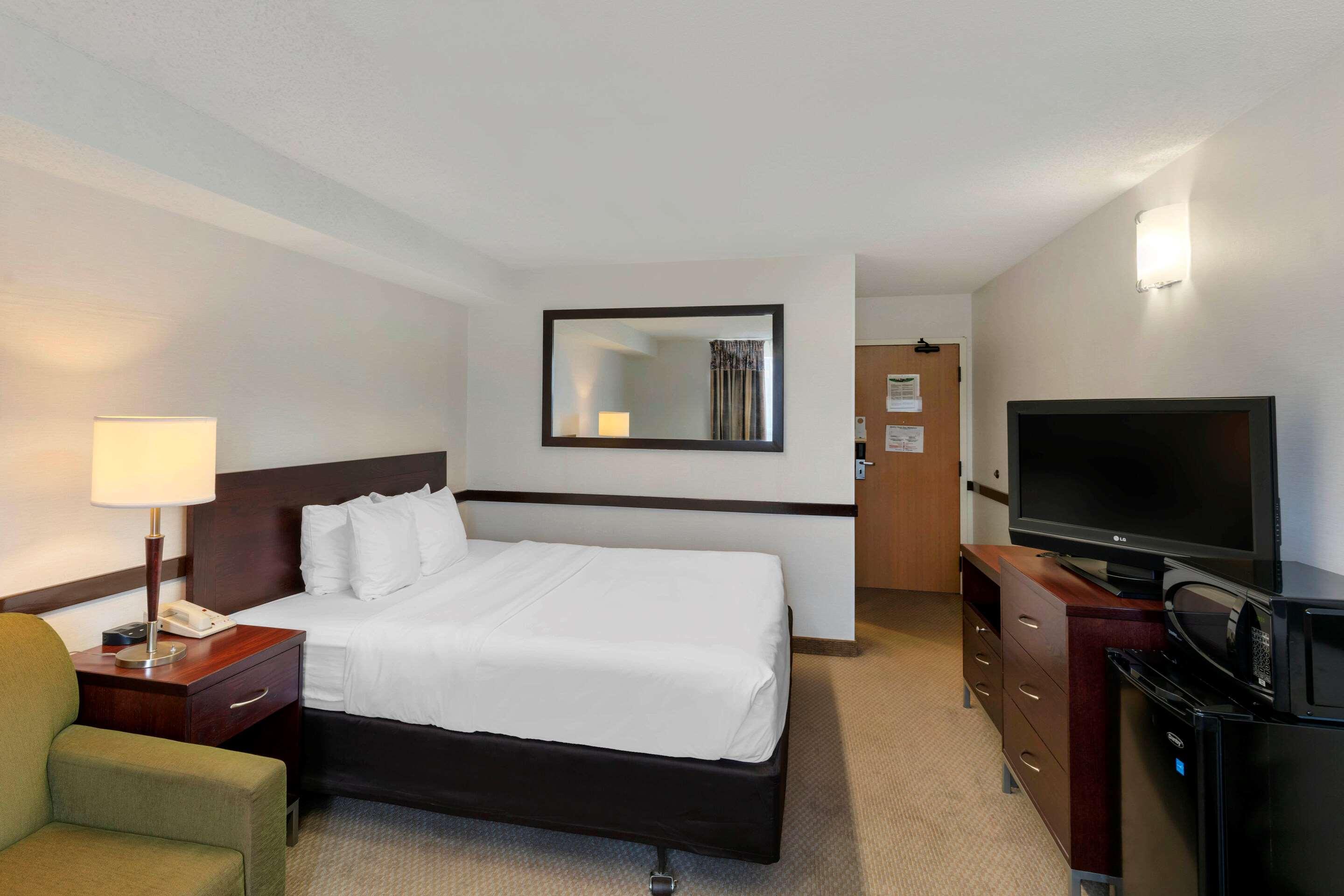 Quality And East Hotel