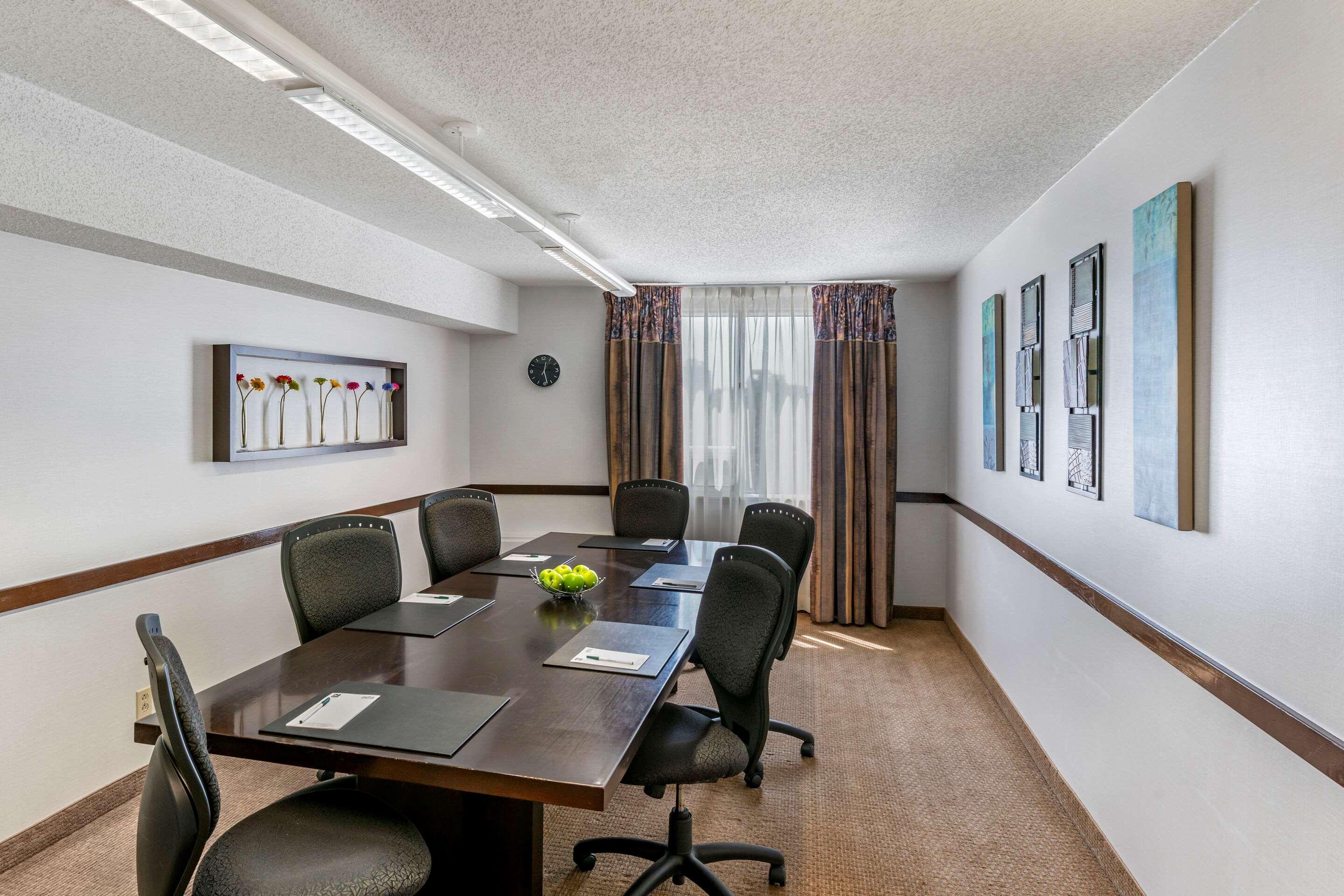 Hotel Quality And East Montreal