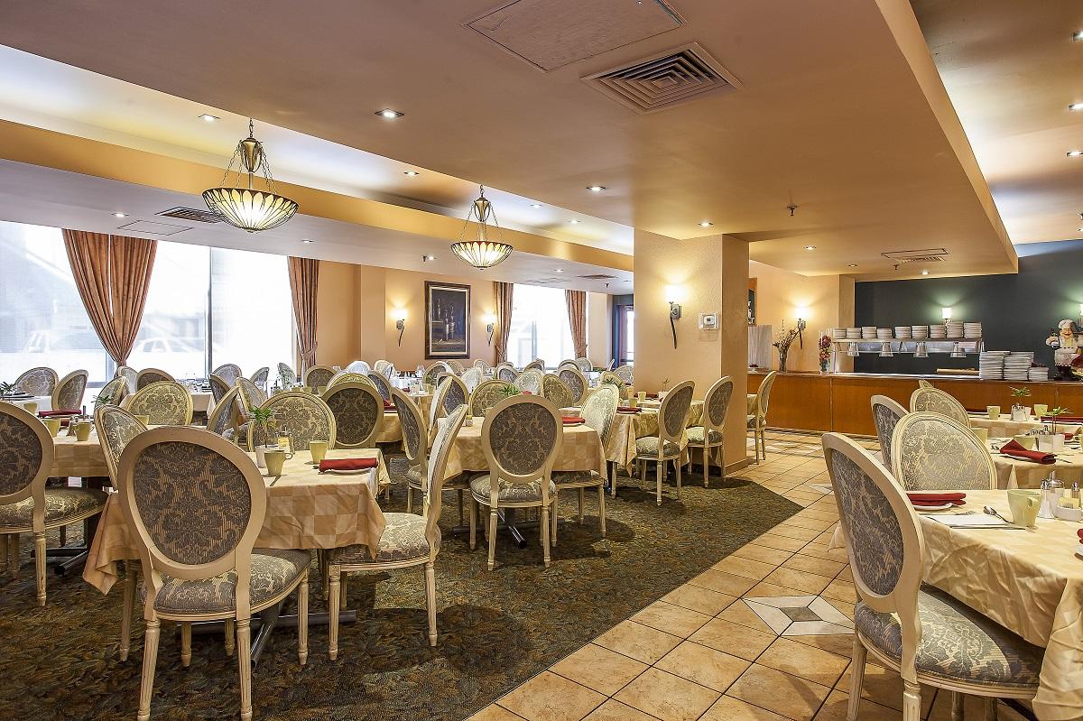 Le Nouvel 4* Montreal