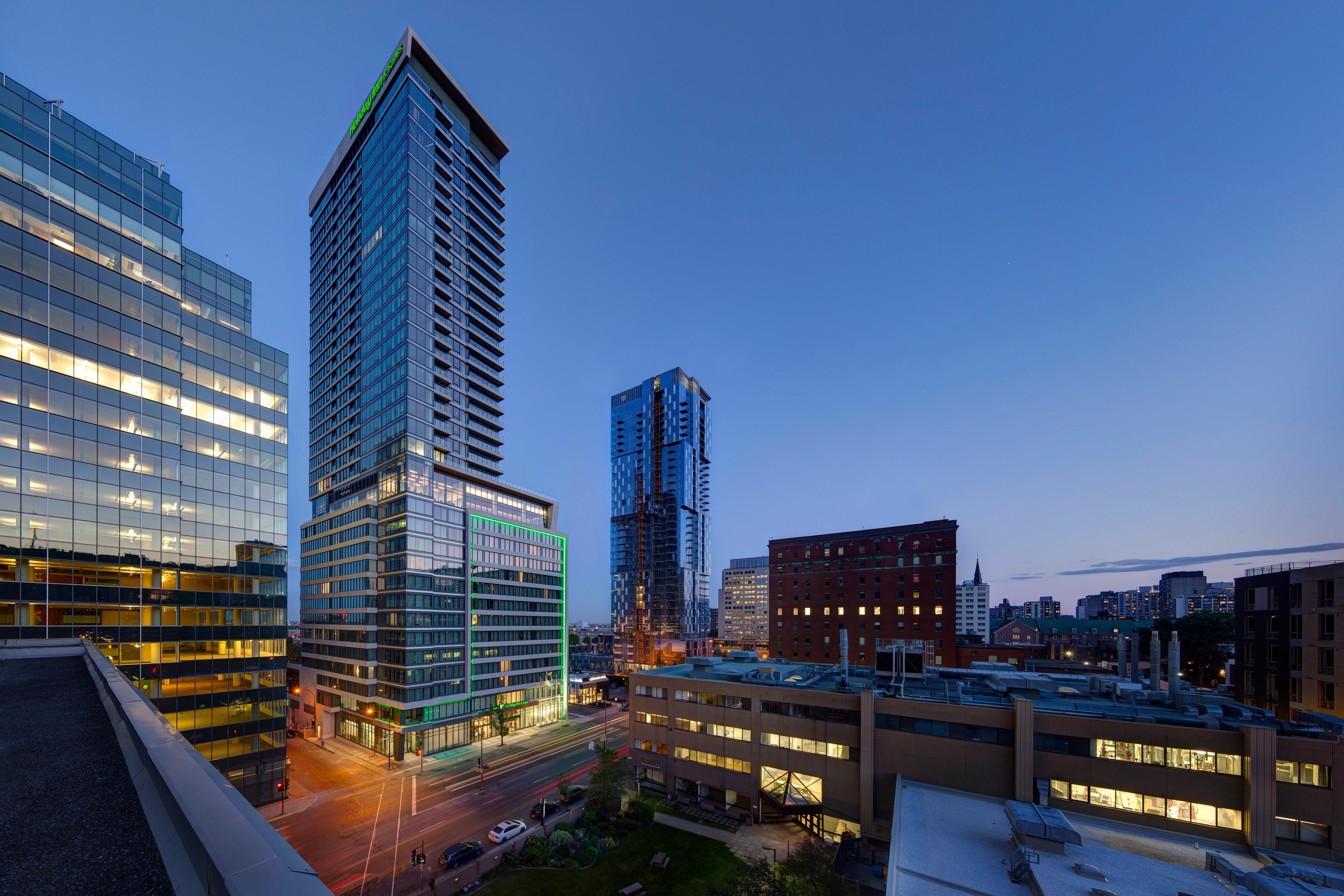 Hotel Holiday Inn Hotel & Suites - Montreal Centre-Ville Ouest By Ihg 4*