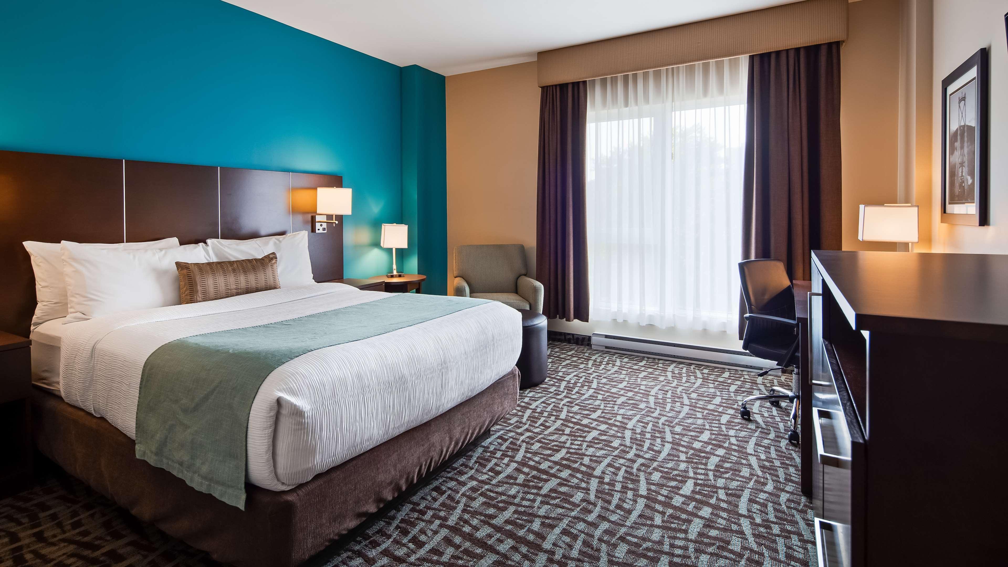 Best Western Plus Hotel Montreal 4*