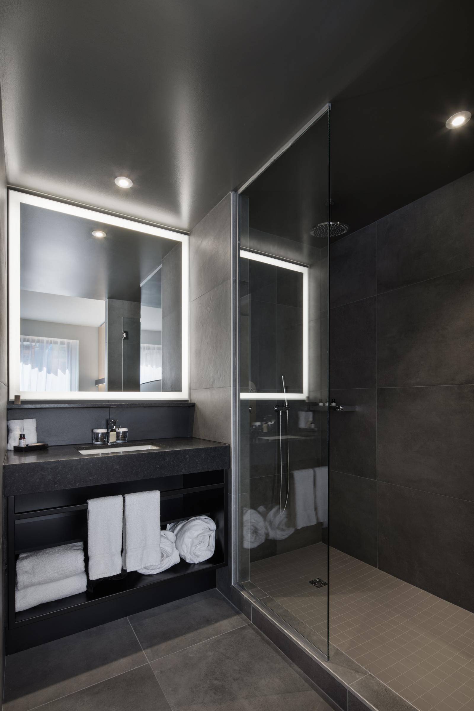 Monville Hotel Montreal