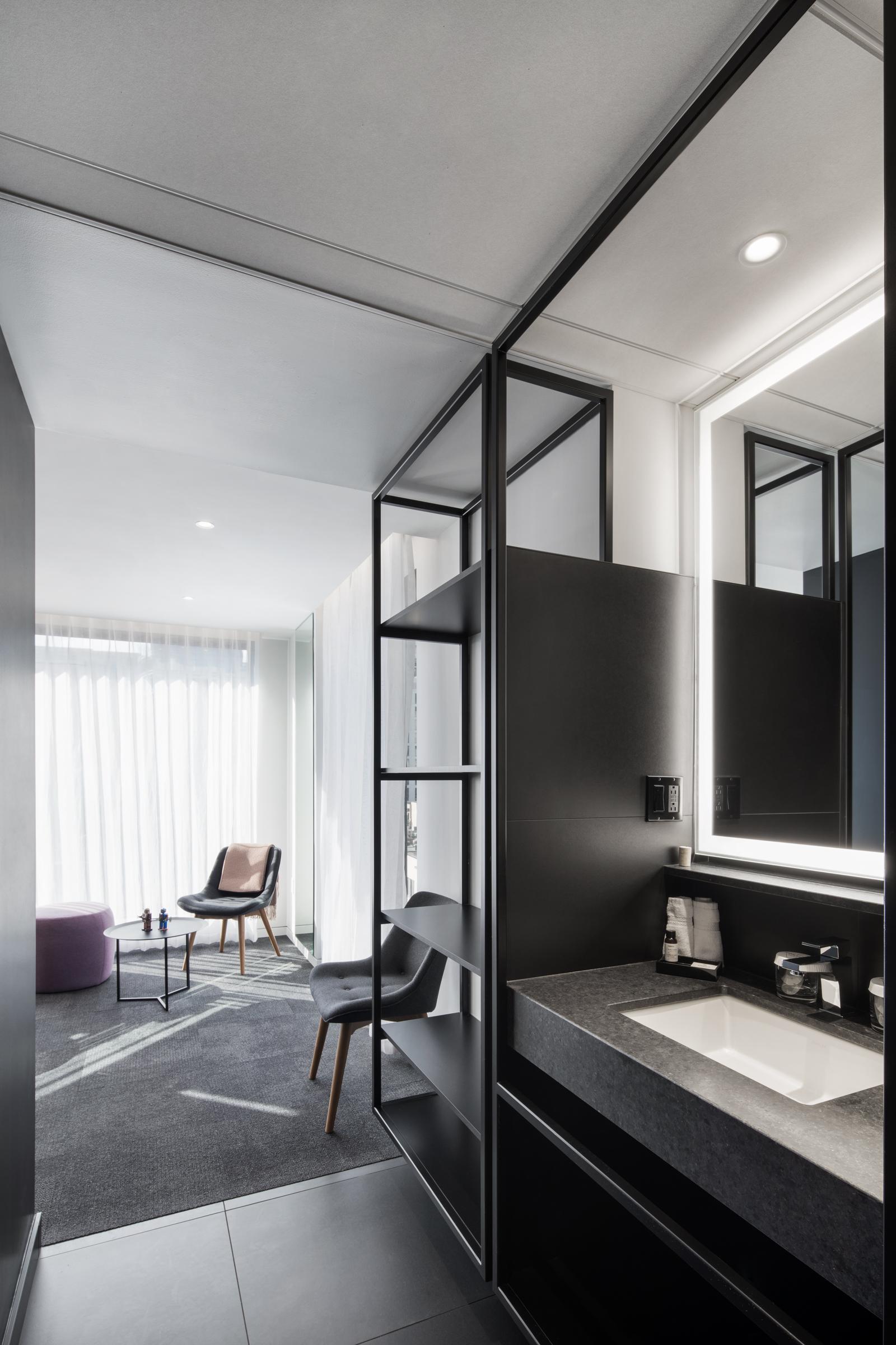 Monville Hotel Montreal