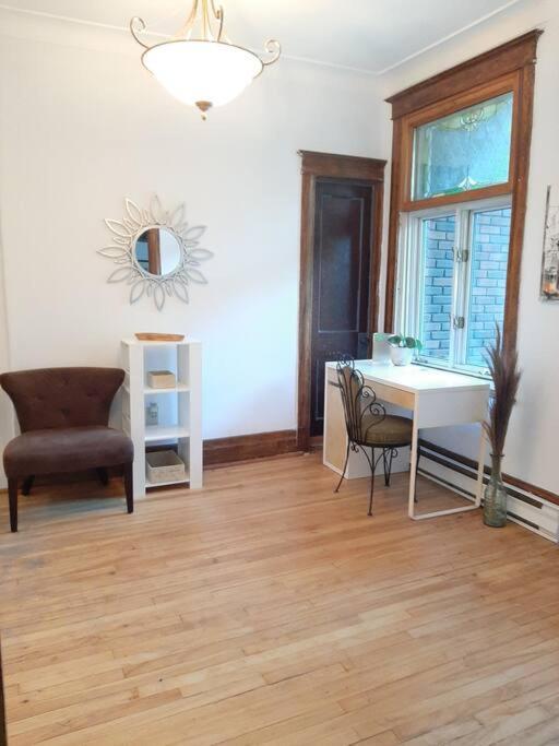 Apartment Big 3br At Olympic Stadium At Pie-ix Metro Station Montreal