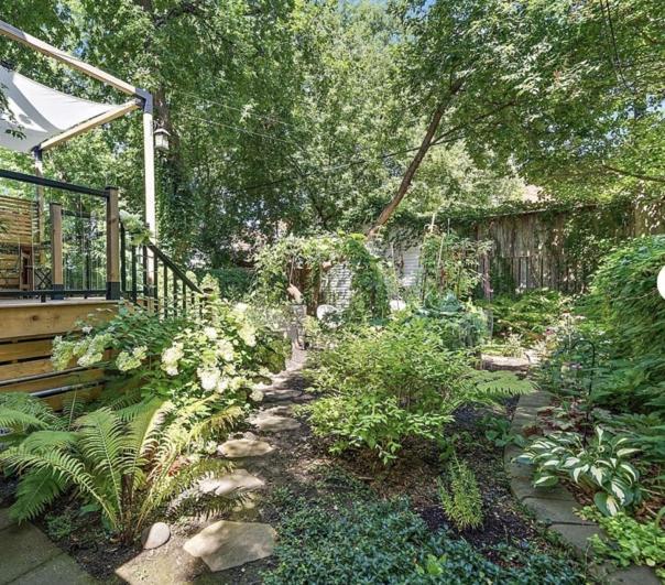 Lovely, Fully Equipped Bachelor, Close To All Needs! *