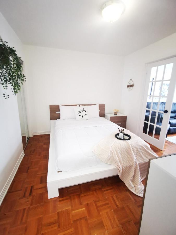 Plush 2 Bedroom Unit 5min Downtown Off Wellington Apartment Montreal