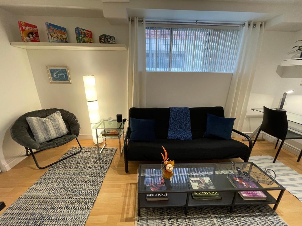 Cozy In Great Location With Free Parking - 31 Night Minimum Apartment Montreal