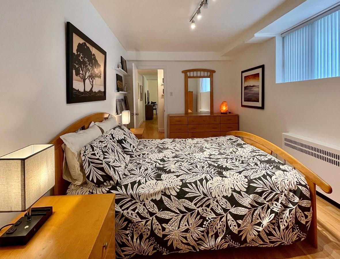 Cozy In Great Location With Free Parking - 31 Night Minimum Apartment Montreal