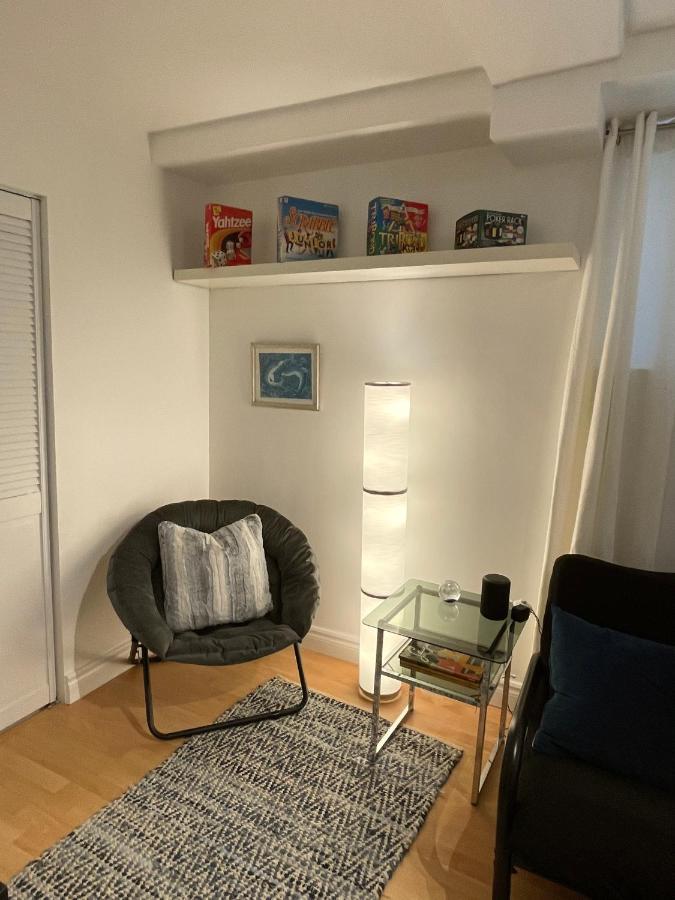 Cozy In Great Location With Free Parking - 31 Night Minimum
