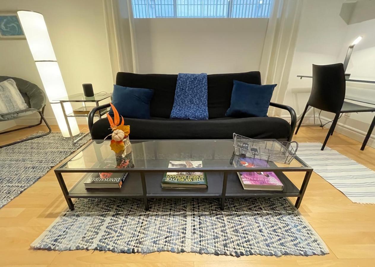 Cozy In Great Location With Free Parking - 31 Night Minimum *