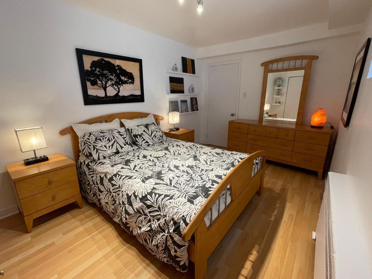 Cozy In Great Location With Free Parking - 31 Night Minimum Montreal