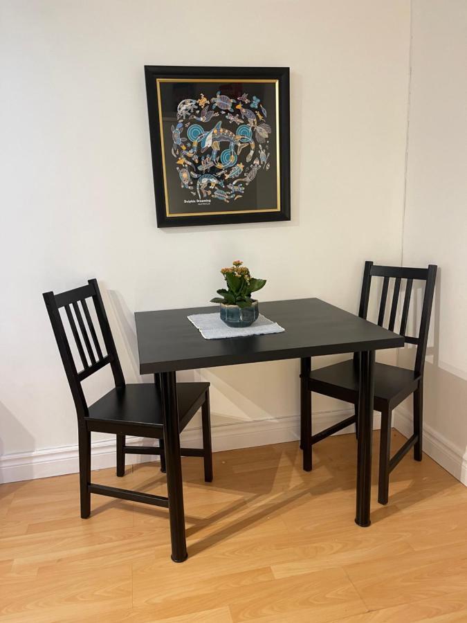 Apartment Cozy In Great Location With Free Parking - 31 Night Minimum