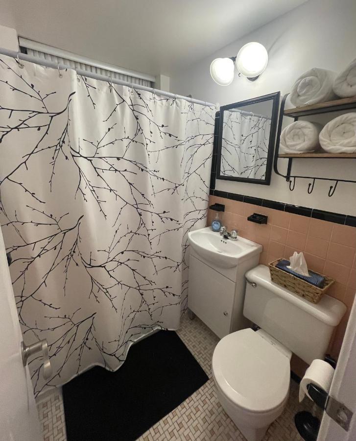 Cozy In Great Location With Free Parking - 31 Night Minimum