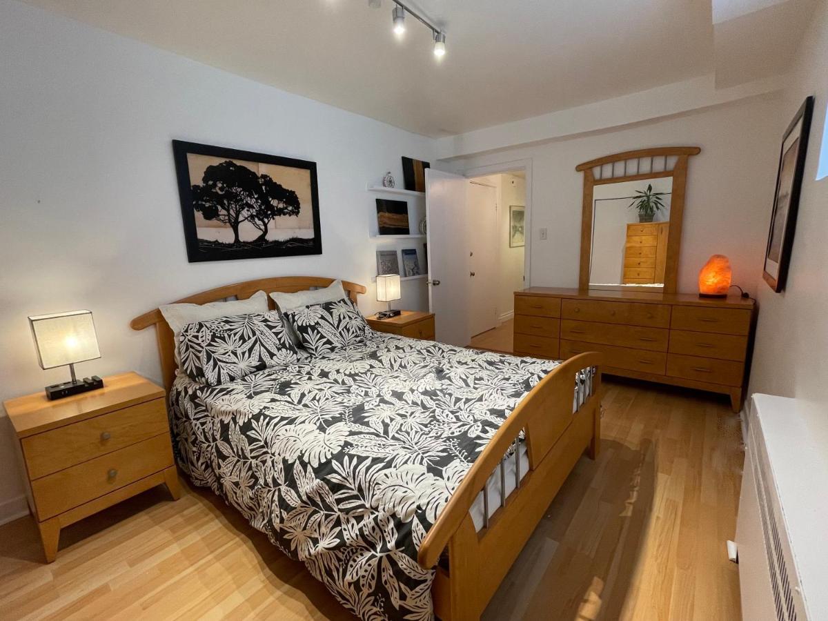 Apartment Cozy In Great Location With Free Parking - 31 Night Minimum Montreal