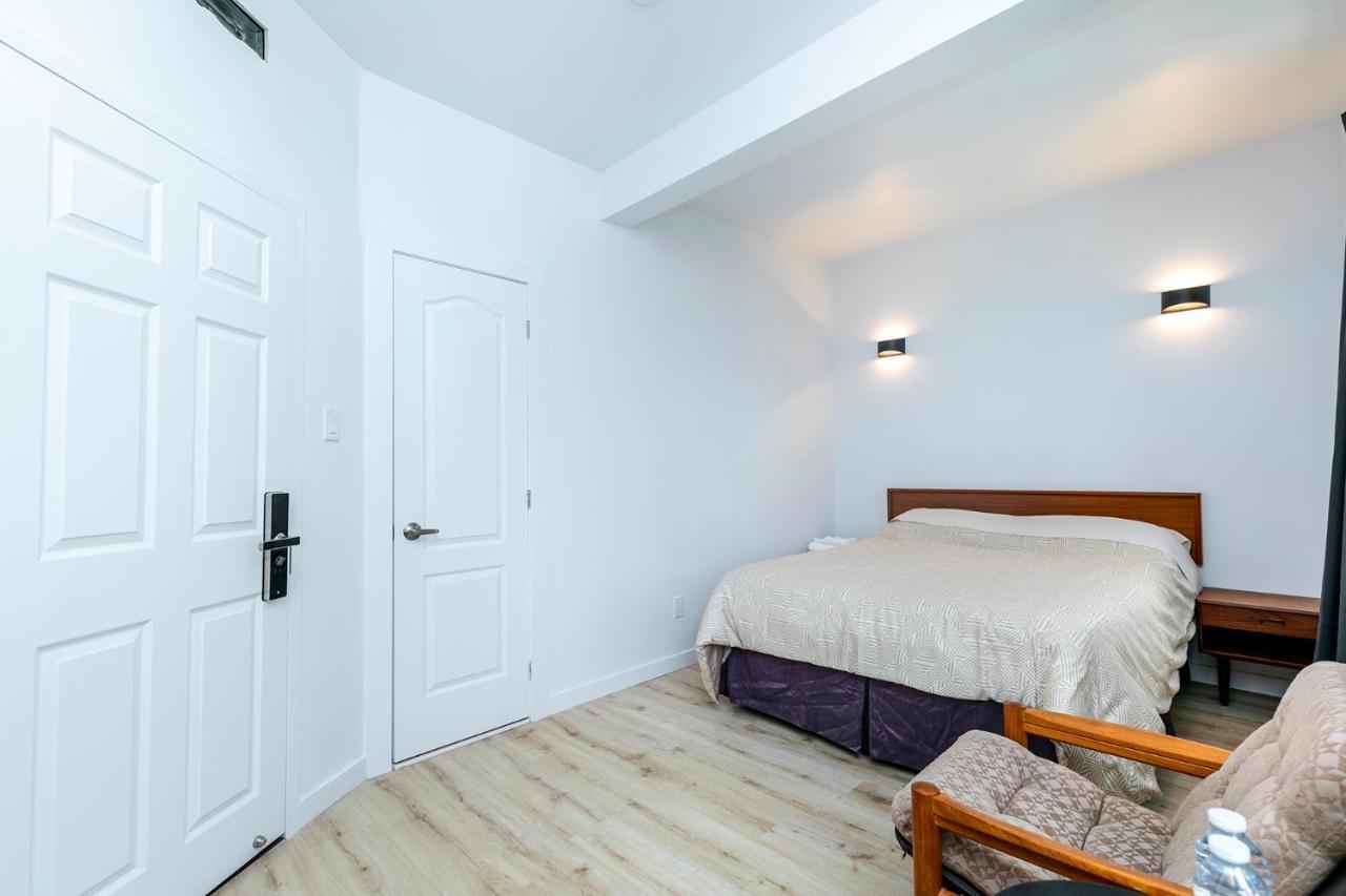 Inn Le Coach Montreal