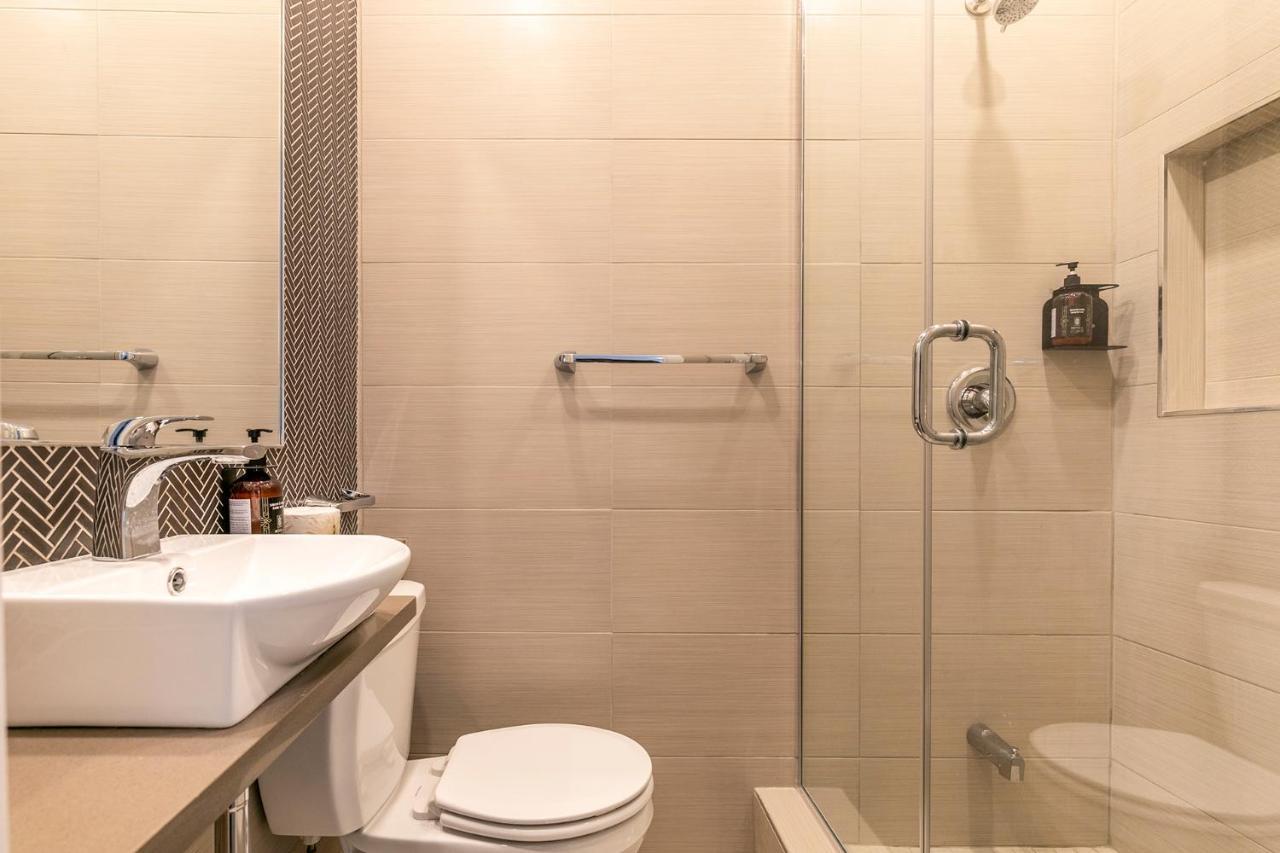 Le Coach Inn Montreal