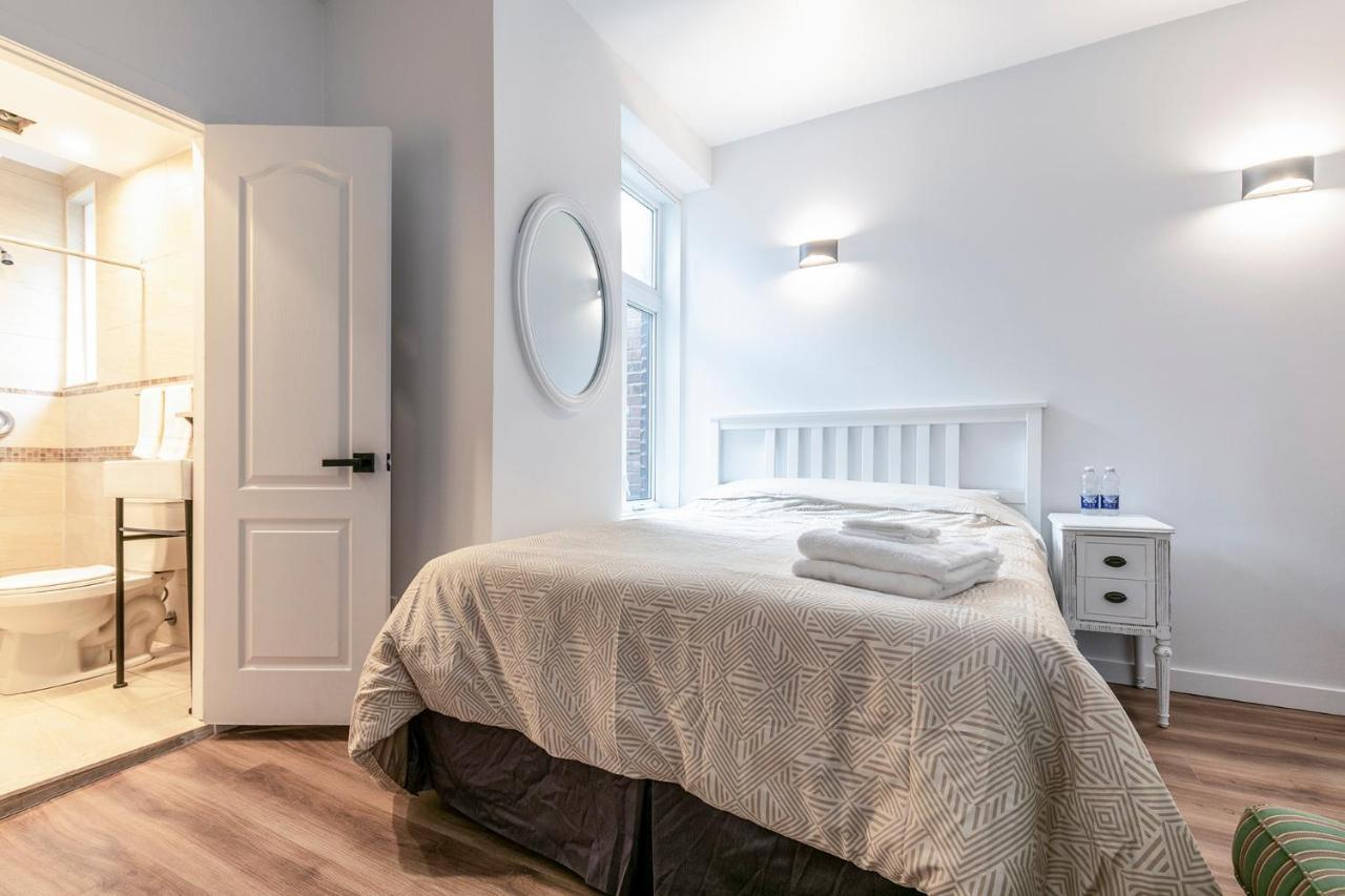 Le Coach Inn Montreal