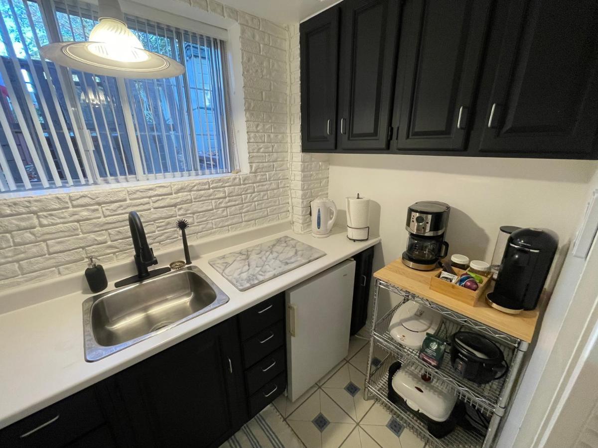Apartment Cozy In Great Location With Free Parking - 31 Night Minimum