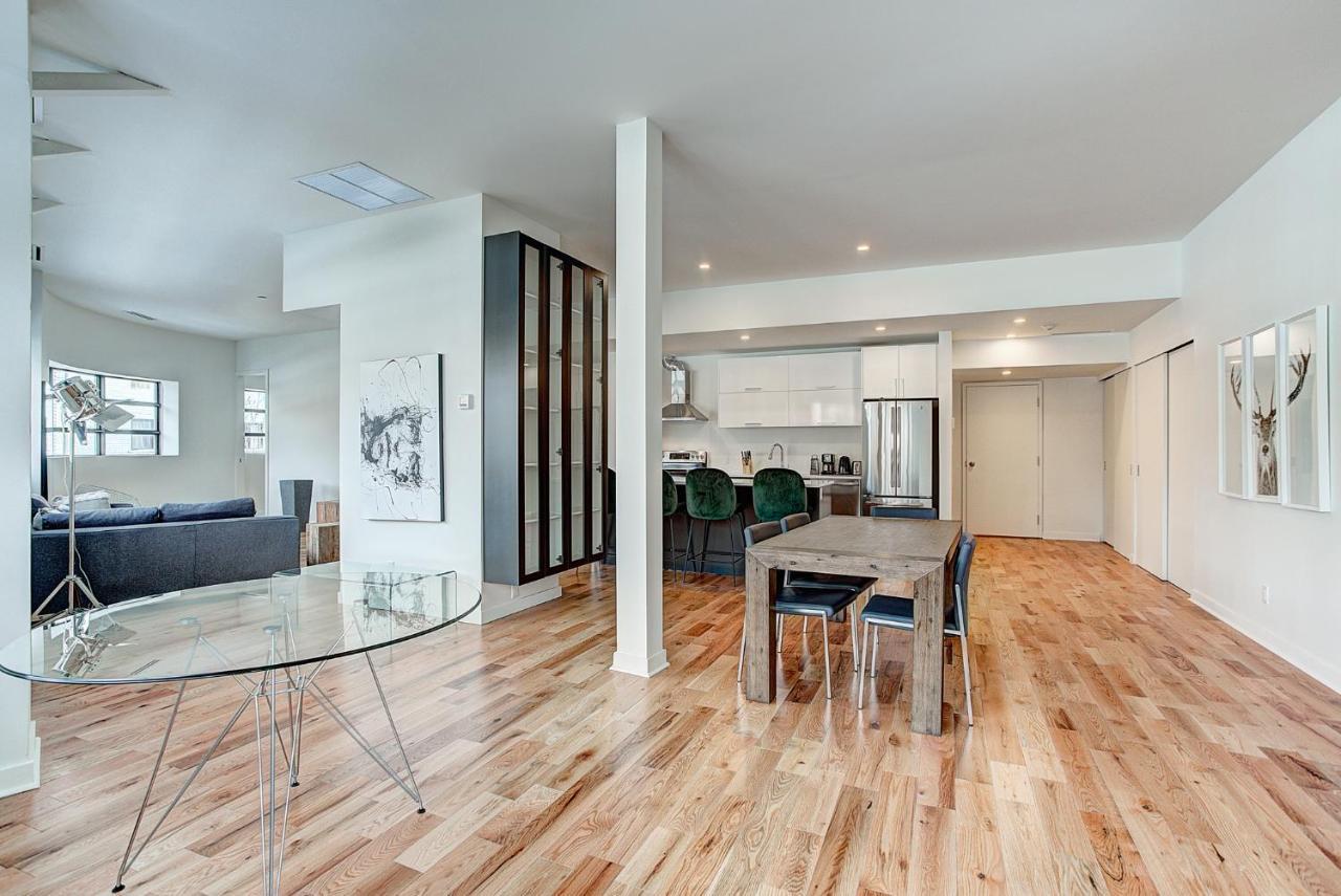 Modern In Ndg Apartment *