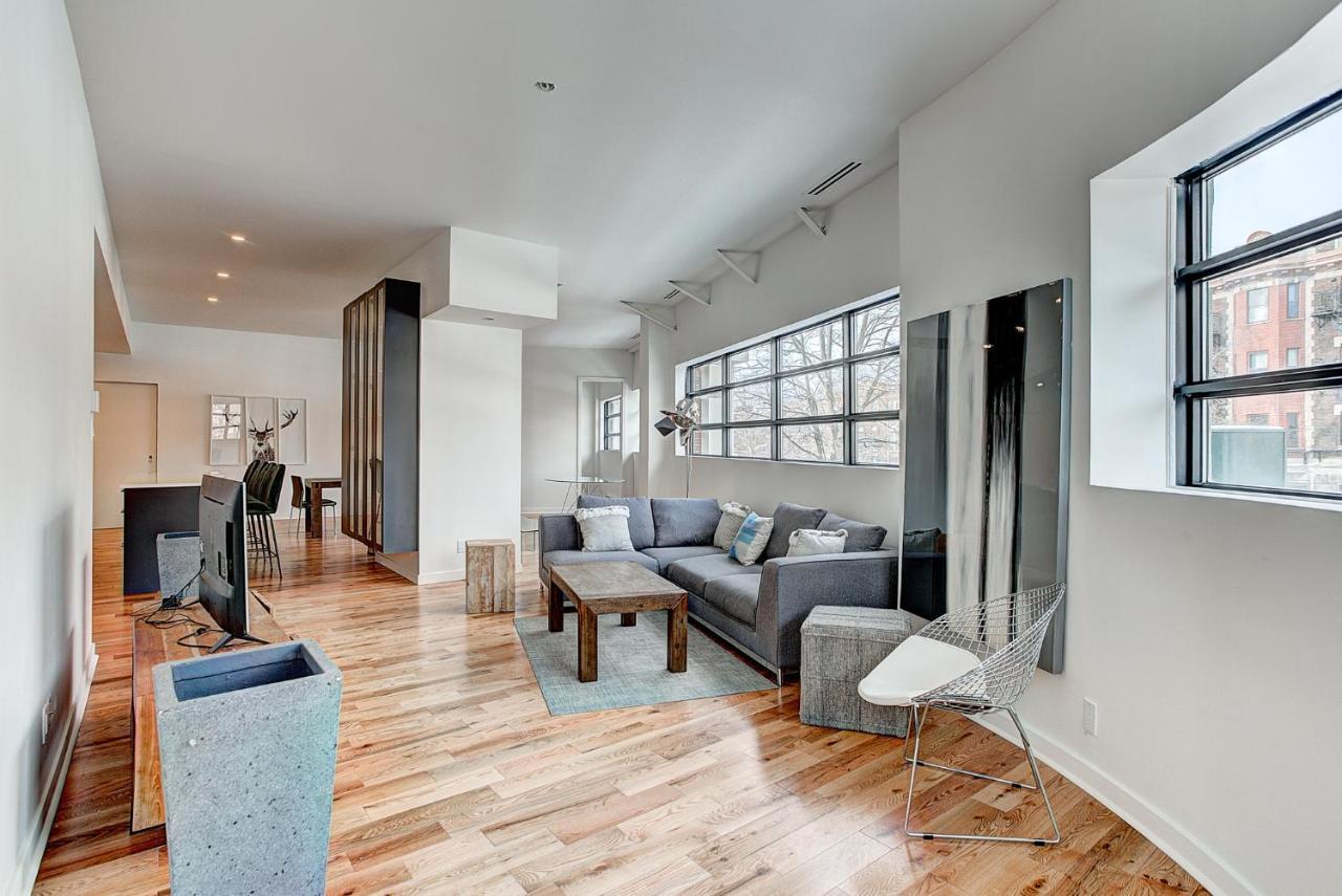 Modern In Ndg Apartment *