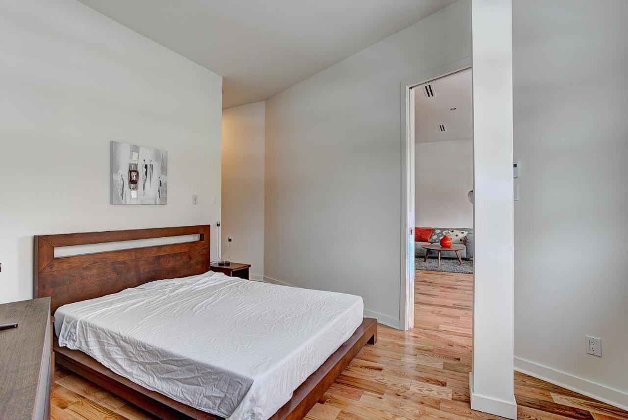 Modern In Ndg Apartment *