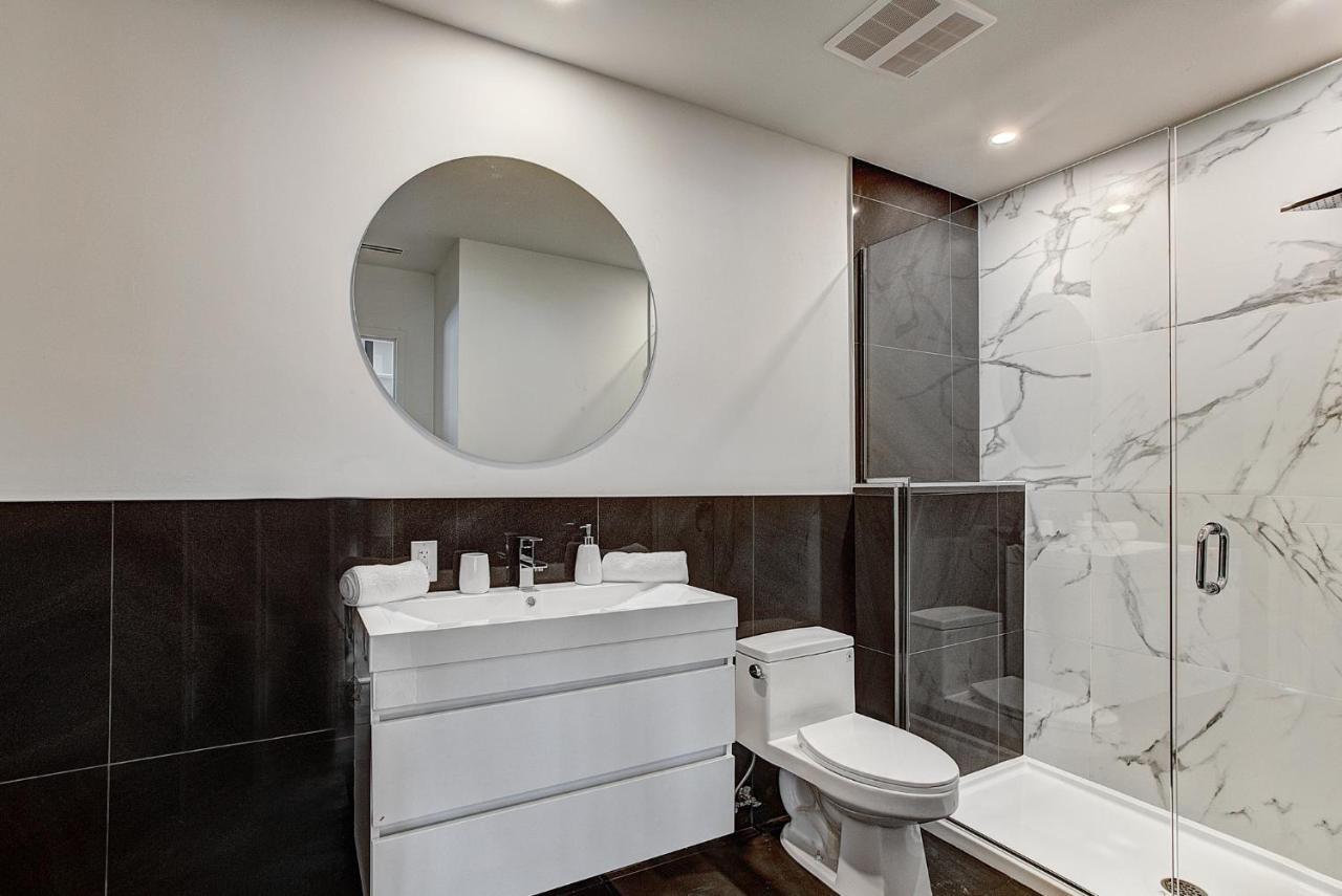 Modern In Ndg Apartment *