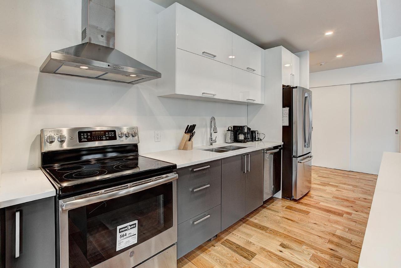 Modern In Ndg Apartment *