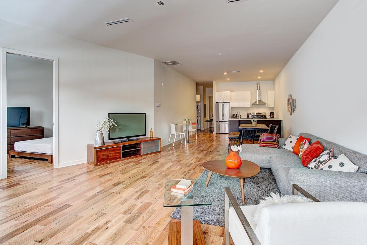 Modern In Ndg Apartment *