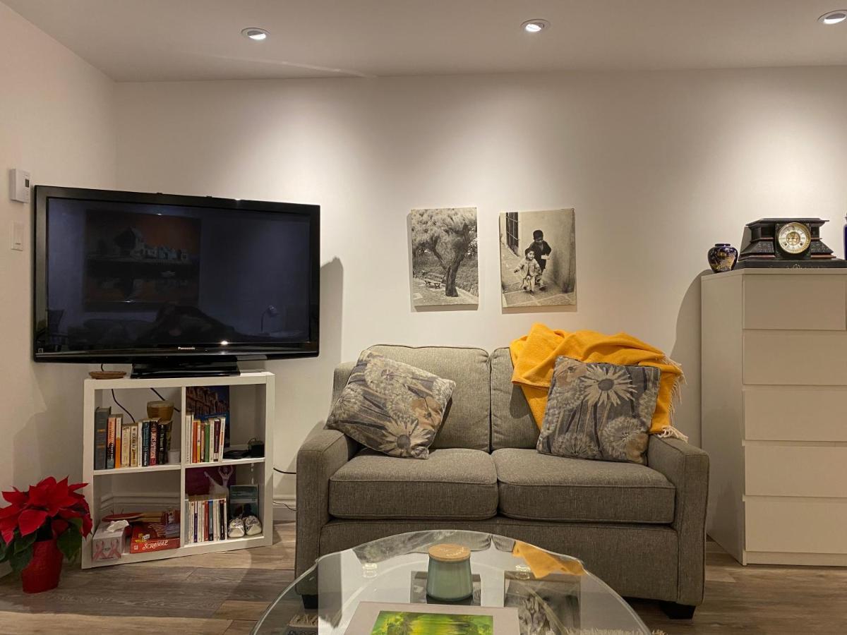 Lovely, Fully Equipped Bachelor, Close To All Needs! Apartment