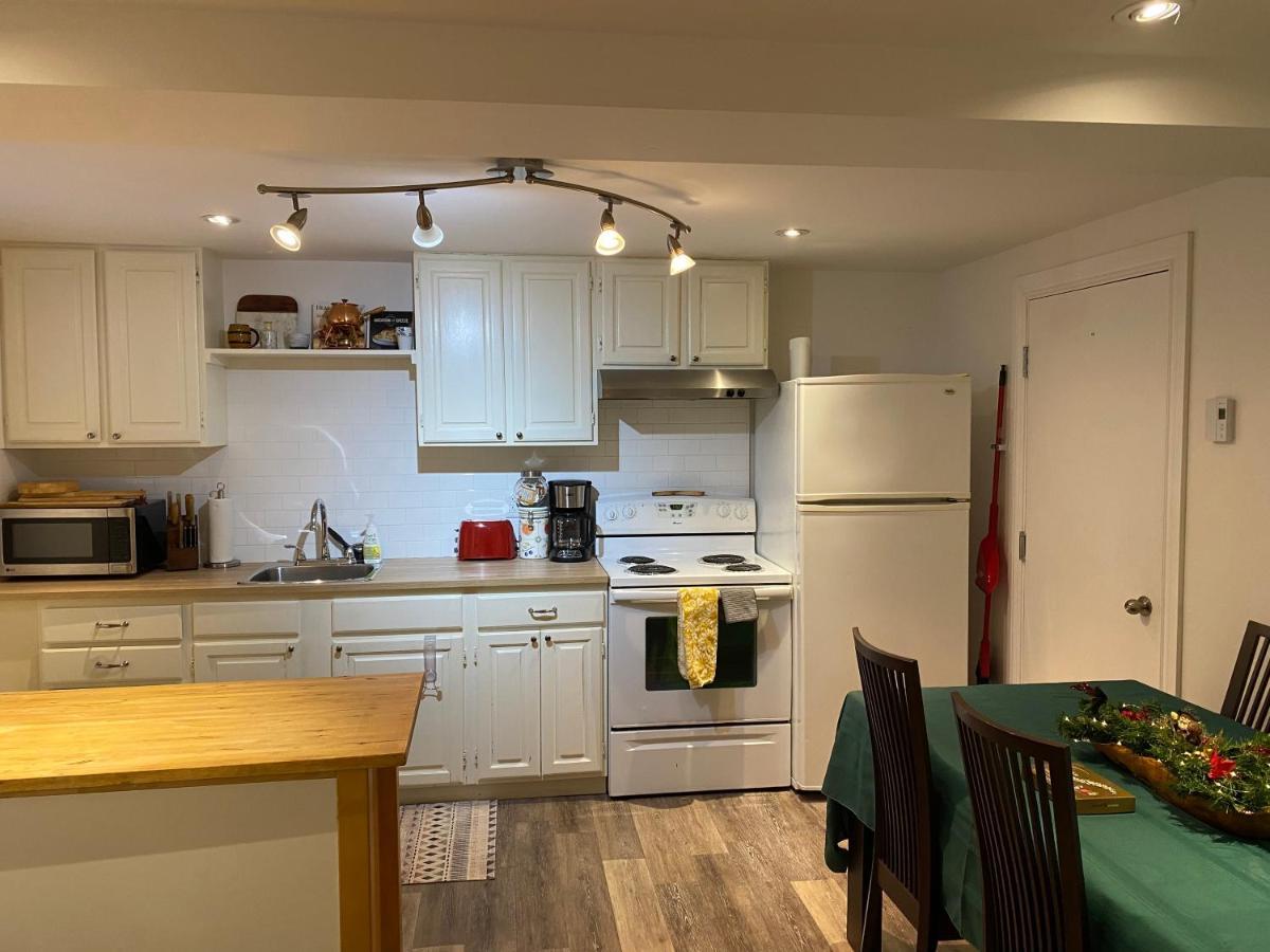 Apartment Lovely, Fully Equipped Bachelor, Close To All Needs! *