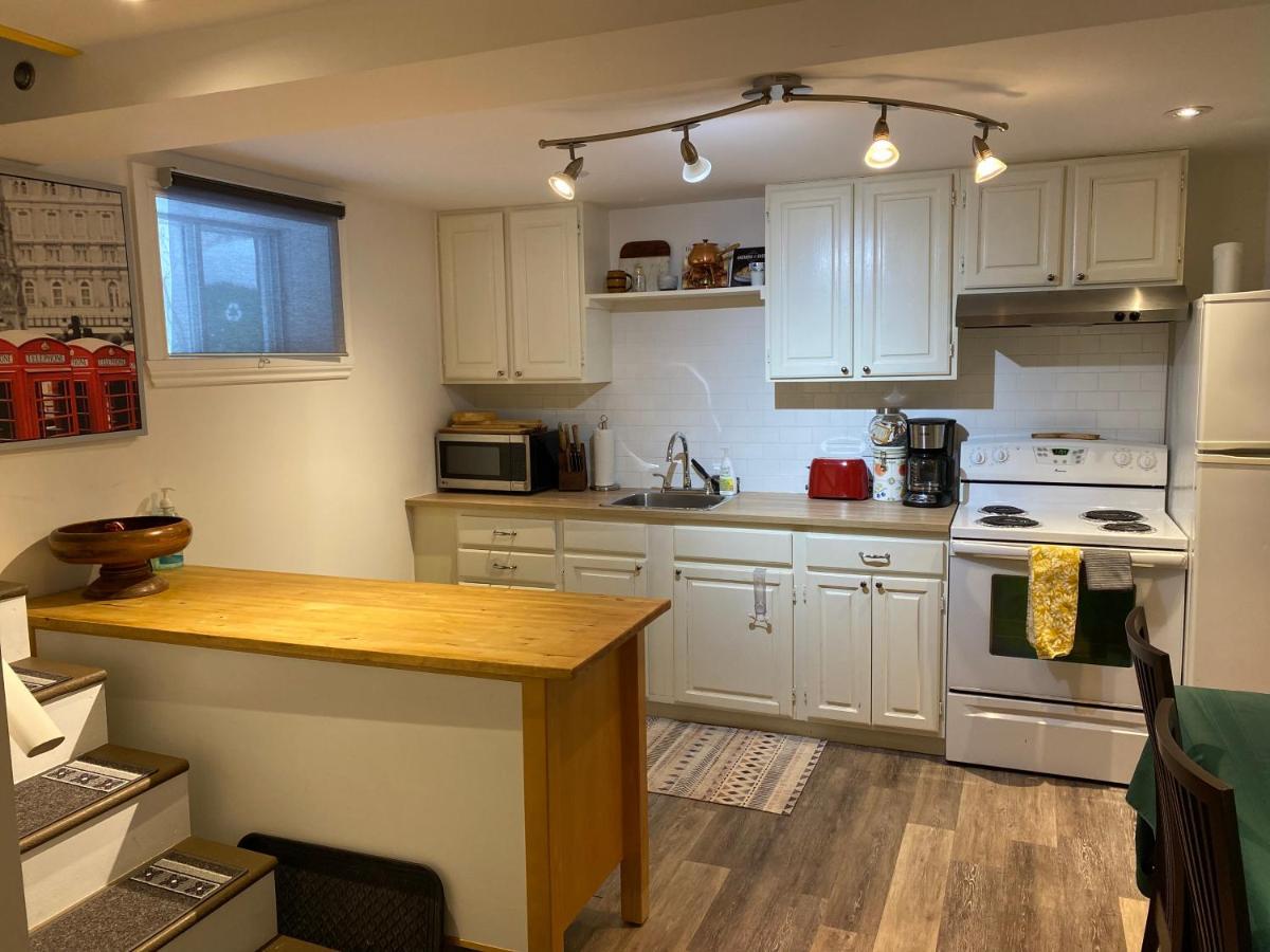 Lovely, Fully Equipped Bachelor, Close To All Needs! Apartment *