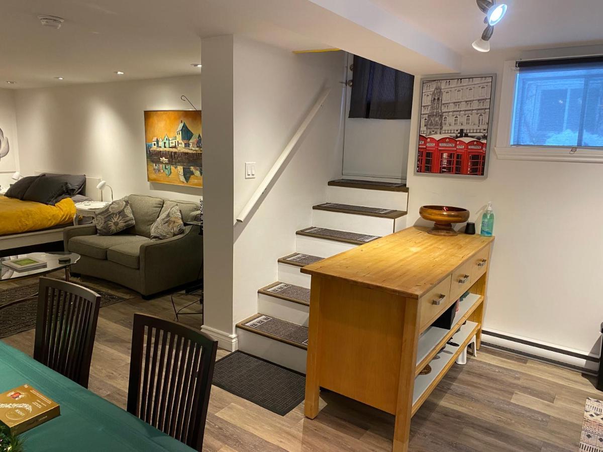 Lovely, Fully Equipped Bachelor, Close To All Needs! Apartment