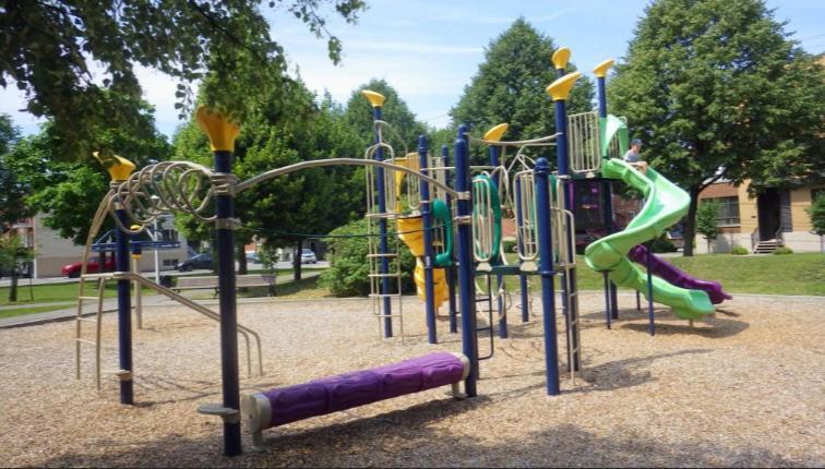 Family Friendly Parking Available Apartment *