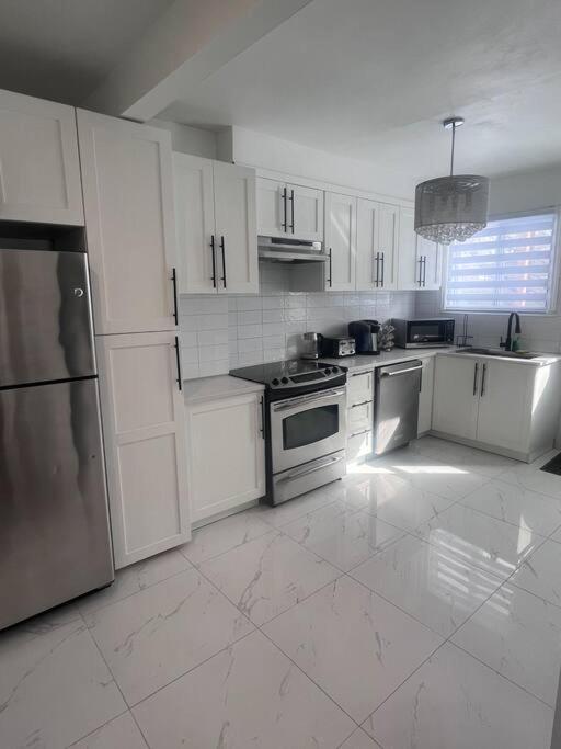 Renovated 2bedrooms With Free Parking Apartment