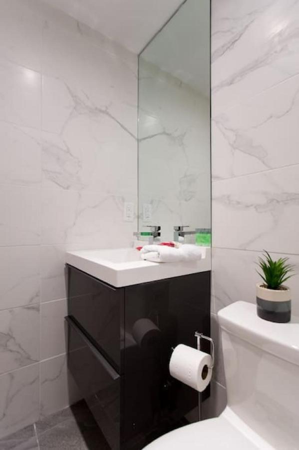 Apartment Palms Little Italy With Full Bathroom By Denstays