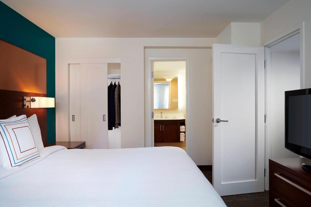 By Marriott Downtown Montreal
