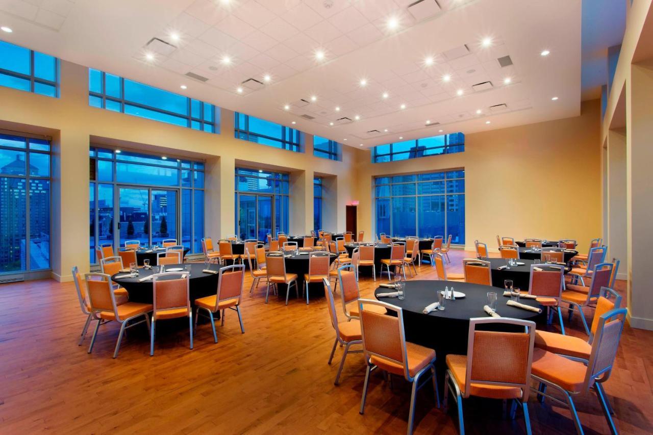 Courtyard Par Marriott Centre-ville Hotel 4*