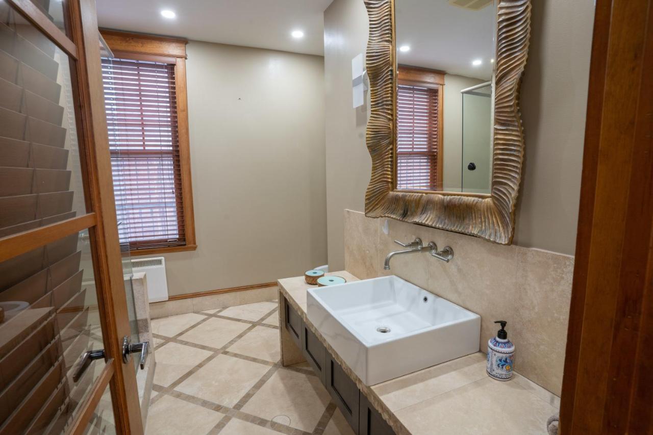 Chic 2br Near Little Italy - 5mins To Metro * Montreal