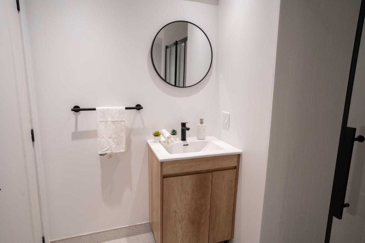 Tranquil 1br Near Metro - Your Downtown Haven * Montreal