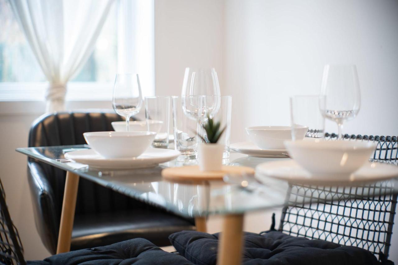 Tranquil 1br Near Metro - Your Downtown Haven Montreal