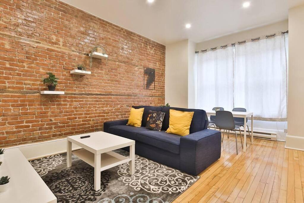 Unique 1 Bedroom Unit In A Perfect Location * Montreal