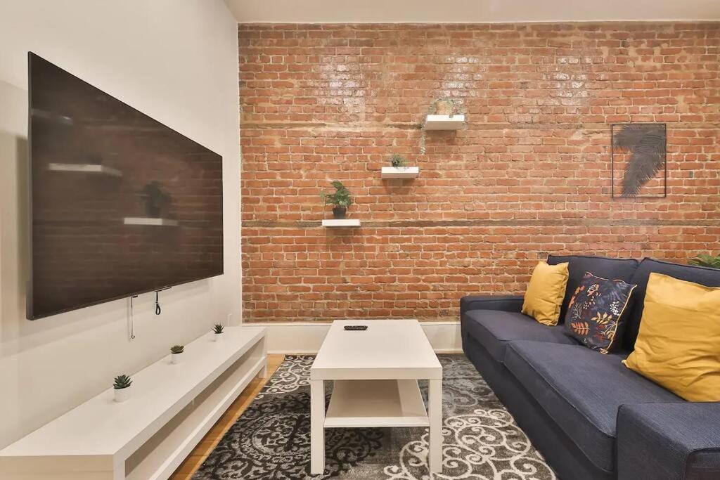 Unique 1 Bedroom Unit In A Perfect Location Montreal