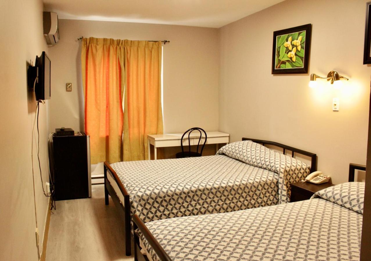 Victor Hotel *