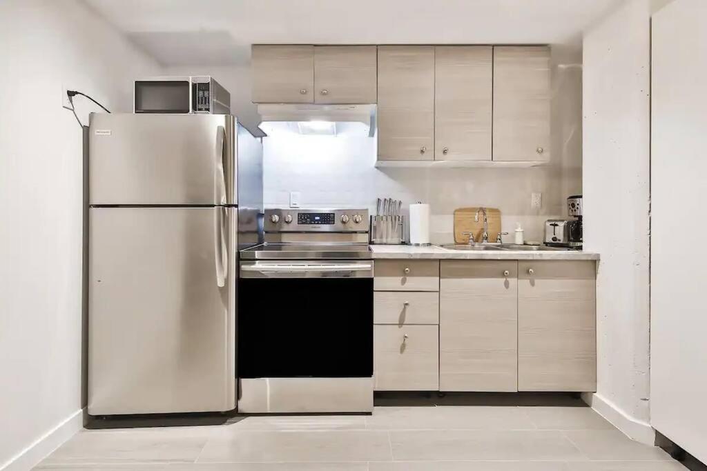 Amazing Location And Trendy Neighborhood Montreal